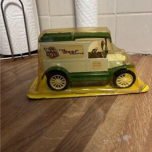 Ertl 1913 Ford Model T Delivery Truck Diecast Coin Bank for Winn-Dixie Stores